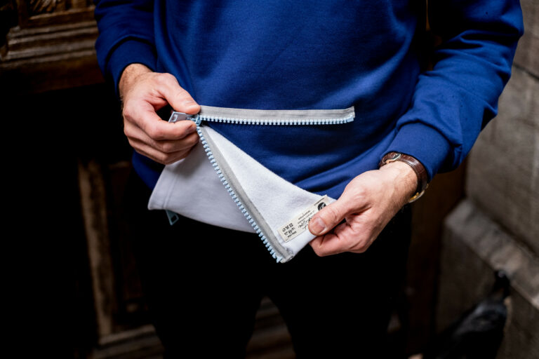 Removable pocket for hoodie